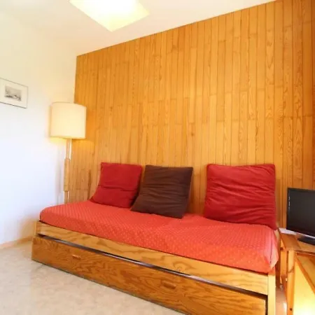 - 4 Pers, 26 M2, 1/0 165 *